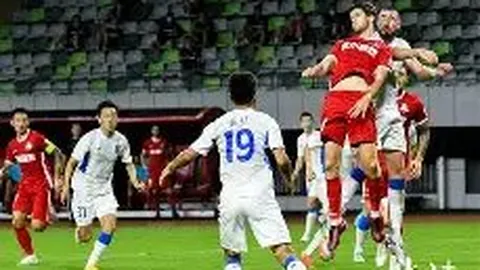 英超烽火升级：曼城紧咬阿森纳跃居次席，仅两分差距战局激烈！