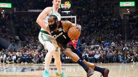 “粤甲半决赛激情碰撞，进球盛宴再现，广州城谊与香港丽池争霸决赛”